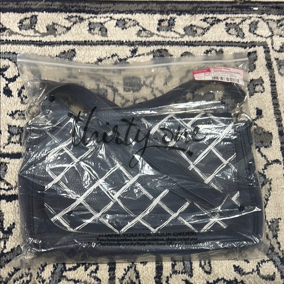 Thirty-One Navy and White Quilted Shoulder Bag - Picture 1 of 4